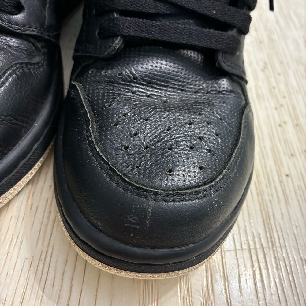 Men’s Nike Jordan 1 Retro High OG Perforated (Back/White) - Picture 3 of 16